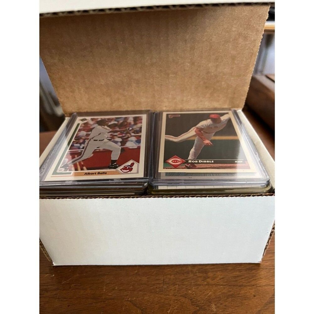 Box of 100 Vintage common baseball cards in hard plastic sleeves (Lot #4)
